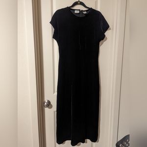 Jacqueline Ferrar black cap sleeved velvet maxi dress